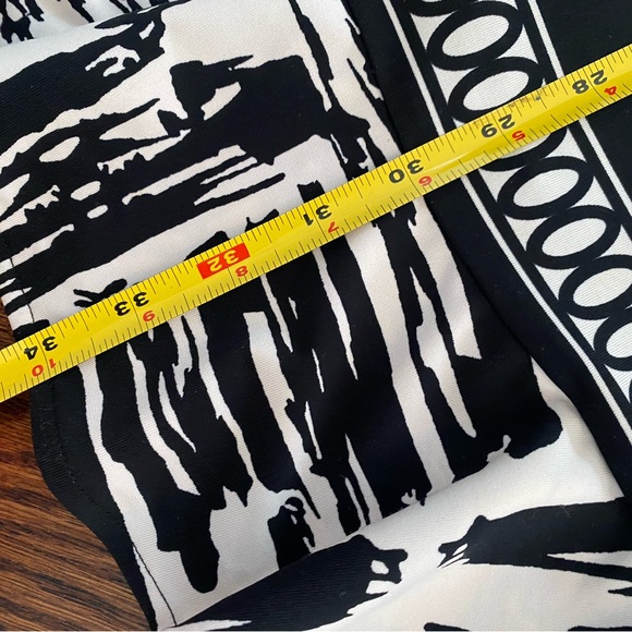 BCBG 3/4 bell sleeve; super cute belted; easy to wear - Picture 3 of 5